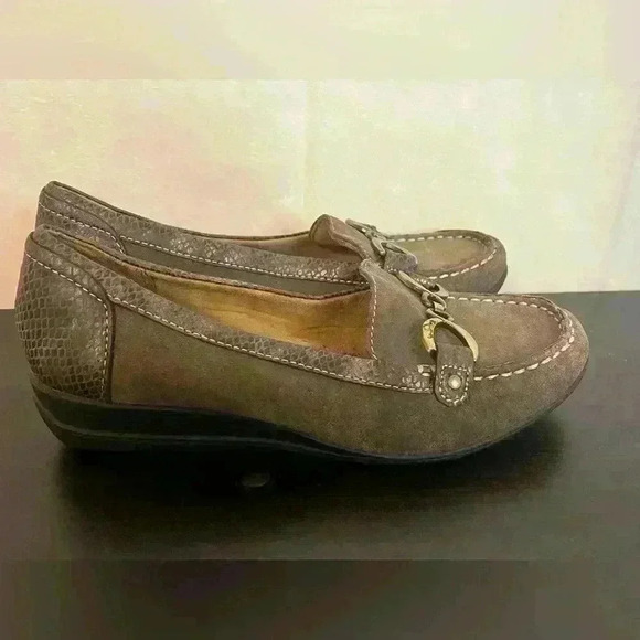 Natural Soul Shoes Womens 8M Wendi Loafers Slip On Flats Beige Leather Casual - Picture 8 of 9